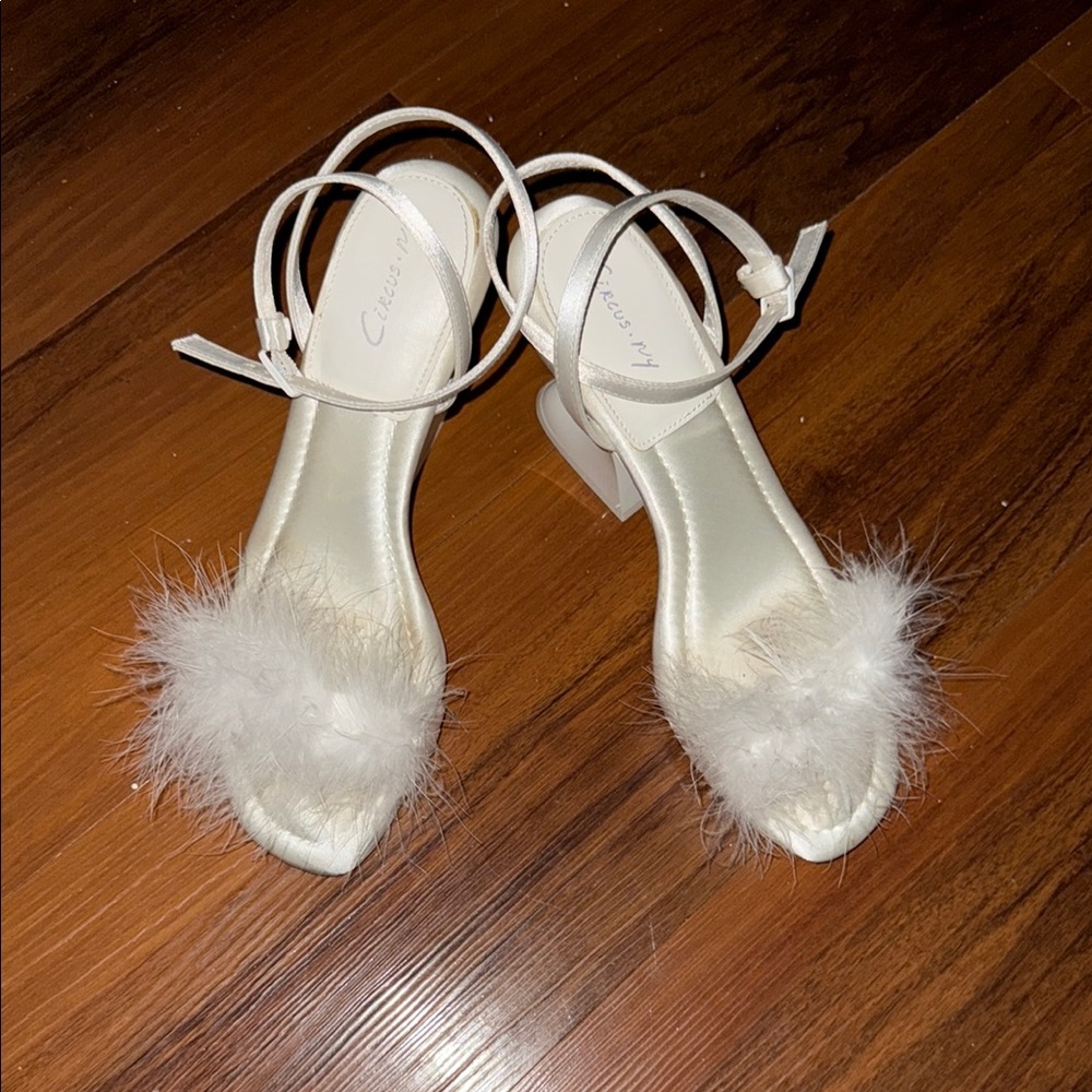Circus by Sam Edelman White Feathered Heels